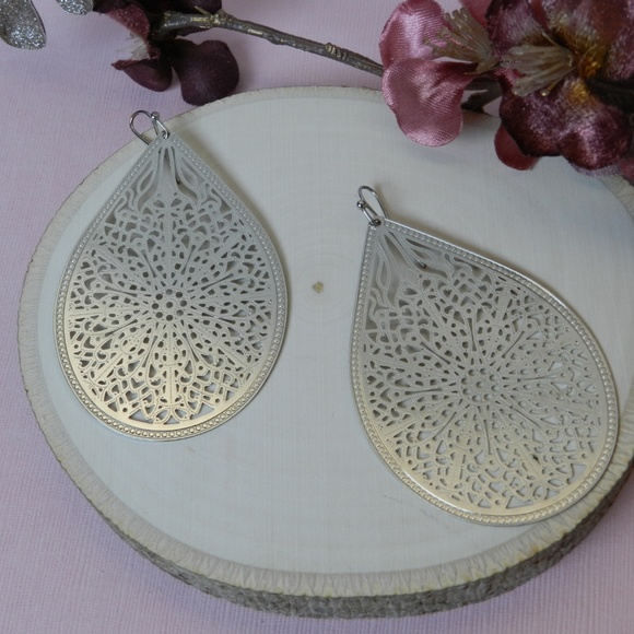Jewelry - Silver Teardrop Filigree Laser Cut Earrings